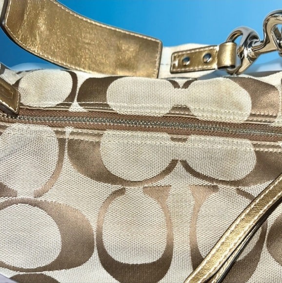 Coach Signature Multicolor Patent Leather Colorblock Bag. - Picture 4 of 6